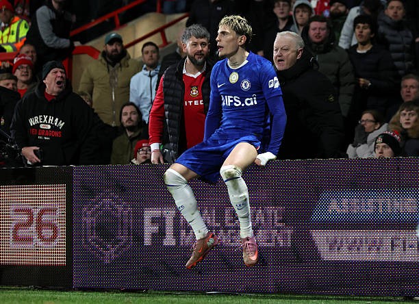 Alejandro Garnacho - 7 điểm: Có lẽ là cầu thủ chơi chói sáng nhất của Chelsea tại Wrexham. Anh chính là người tạo ra sức ép dẫn đến bàn mở tỷ số, đóng vai trò một trạm luân chuyển bóng đầy nhiệt huyết, thể hiện nguồn thể lực dồi dào với những pha bứt tốc mạnh mẽ vào cuối thời gian thi đấu chính thức. Bước vào hiệp phụ, cựu sao Manchester United đã tự điền tên mình lên bảng tỷ số. 