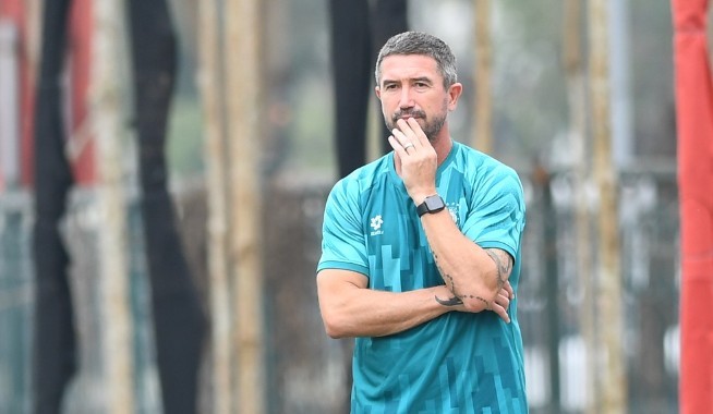 HLV Harry Kewell nguy cơ nhận thất bại thứ 2 liên tiếp cùng Hà Nội FC. Ảnh: Hà Nội FC.