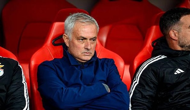 Jose Mourinho thừa nhận Benfica hết cửa vô địch nếu thua Porto.
