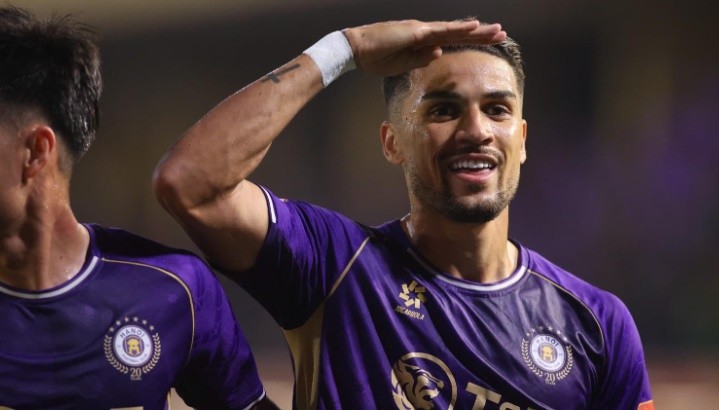 Hoàng Hên lập cú đúp giúp Hà Nội FC giành thắng lợi.