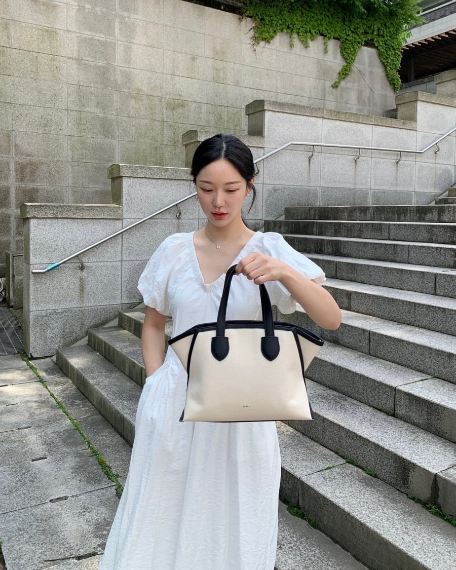 Những tông màu như nâu, be, đen hay xám giúp tạo nên sự hài hòa, đồng thời giữ cho tổng thể không bị rối mắt.