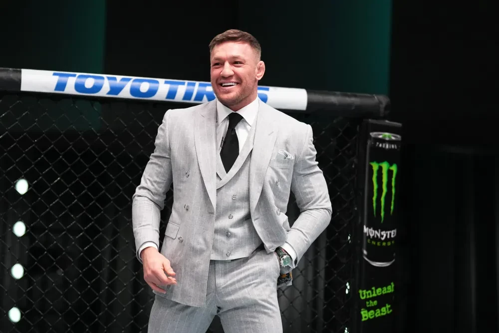 Conor McGregor trong lồng bát giác tại sự kiện The Ultimate Fighter