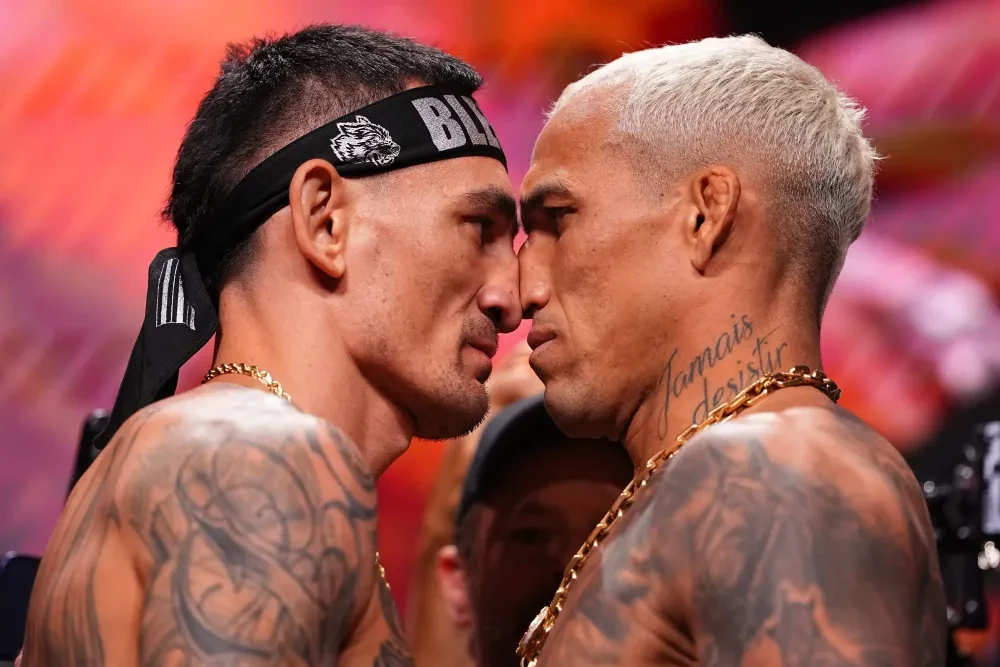 Max Holloway và Charles Oliveira đối mặt tại buổi cân thử nghi thức cho UFC 326