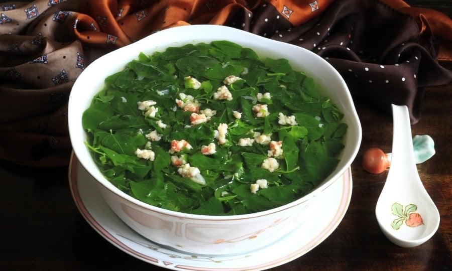 Rau ngót là loại rau quen thuộc trong bữa cơm của nhiều gia đình Việt. 