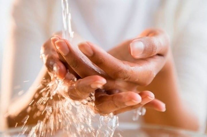 Bàn tay sạch sẽ không chỉ giúp phòng tránh bệnh tật mà còn góp phần giữ cho da tay sáng và gọn gàng hơn.
