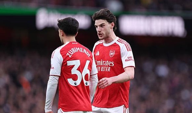 Declan Rice và Martin Zubimendi đều đang gặp vấn đề về thể trạng.