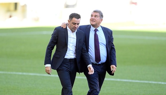Joan Laporta phản pháo phát biểu của Xavi Hernandez.