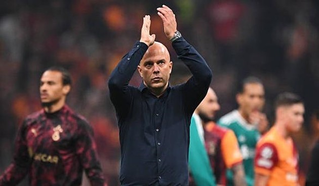 Arne Slot từng nếm trái đắng trên sân Rams Park.