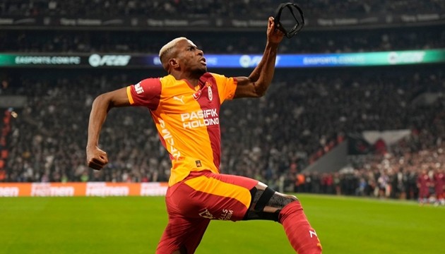 Victor Osimhen có khả năng bị treo giò sau cuộc đấu Liverpool.