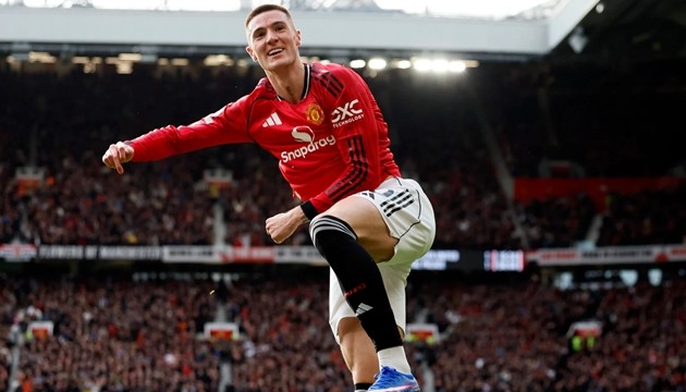 Benjamin Sesko từng bước chinh phục người hâm mộ Man United và giải Ngoại hạng Anh bằng sự hiệu quả.