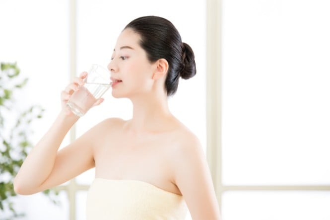 Khi giấc ngủ được cải thiện và thời gian nghỉ ngơi ổn định hơn, lượng dầu trên da cũng có thể giảm đáng kể.