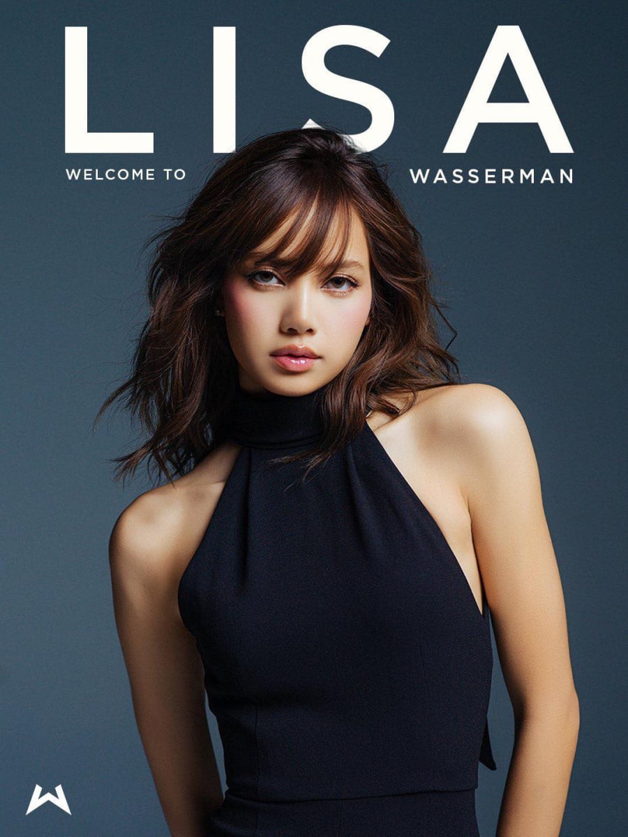  Lisa duy trì được thân hình thon gọn nhưng vẫn săn chắc và khỏe khoắn.