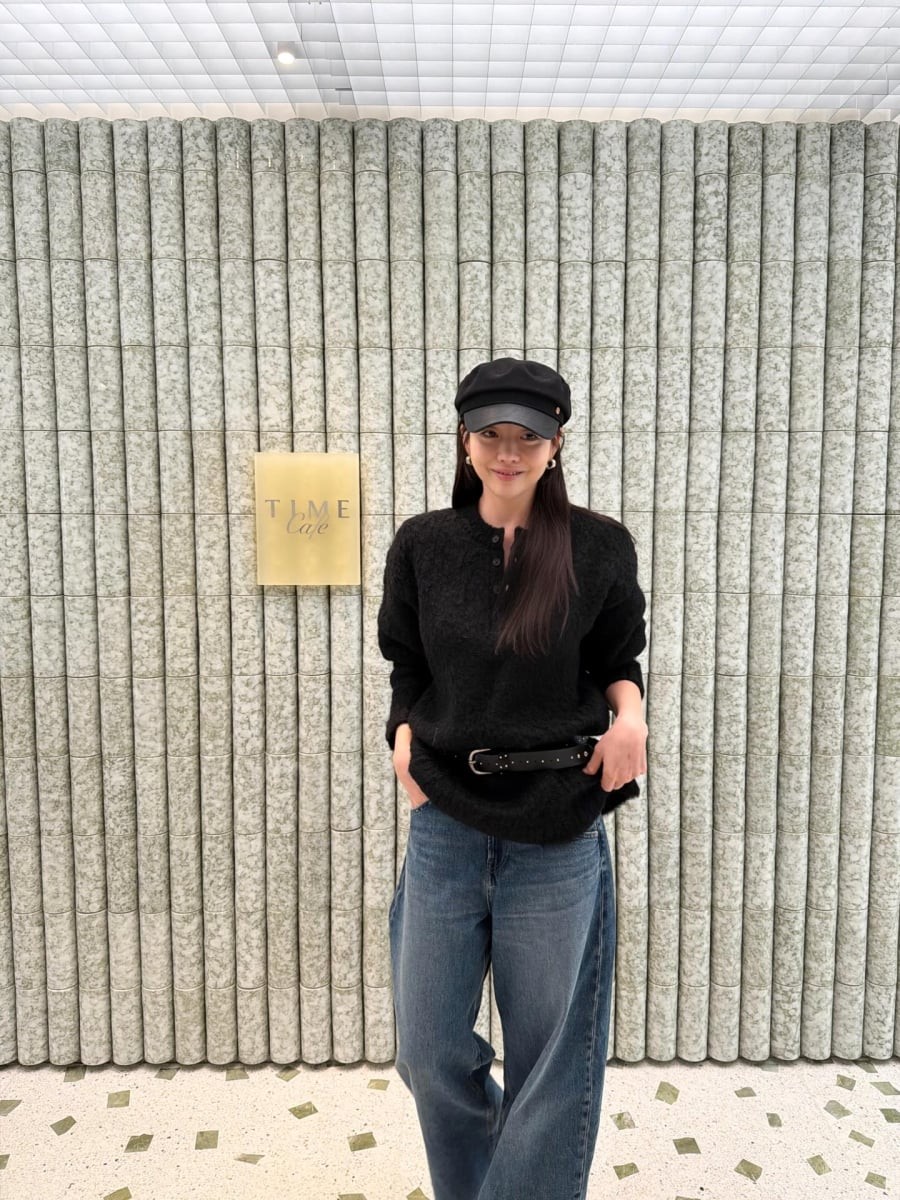 Công thức này không cần quá nhiều chi tiết rườm rà nhưng vẫn tạo được hình ảnh sang trọng nhờ sự vừa vặn và chuẩn chỉnh trong phom dáng.