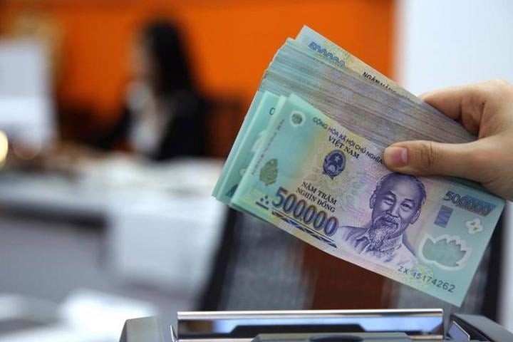 Theo Phó Thủ tướng, việc điều chỉnh tiền lương sẽ được cân nhắc trên cơ sở khả năng ngân sách, đồng thời bảo đảm sự hài hòa giữa tiền lương của cán bộ, công chức, viên chức, lực lượng vũ trang với chế độ dành cho người nghỉ hưu, người có công và các đối tượng bảo trợ xã hội, nhằm bảo đảm tiến bộ và công bằng xã hội.

