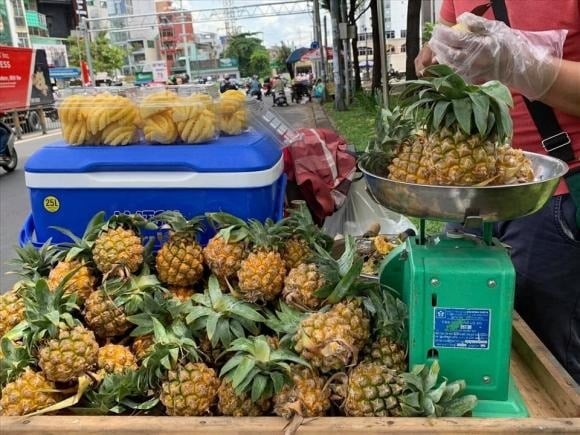 Báo cáo được xây dựng dựa trên dữ liệu phân tích hơn 40.000 mẫu rau quả do Bộ Nông nghiệp Mỹ thu thập trong giai đoạn 2021–2022. Kết quả cho thấy hơn 75% mẫu nông sản không phải hữu cơ có phát hiện dư lượng thuốc bảo vệ thực vật ở các mức độ khác nhau.


