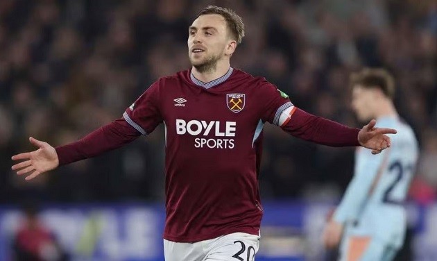 West Ham đi tiếp sau loạt luân lưu cân não.