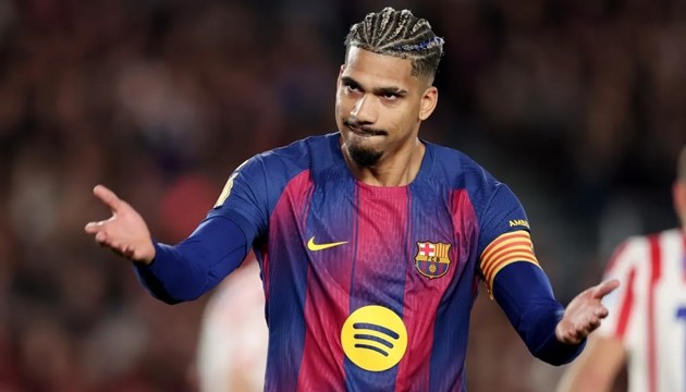 Alejandro Balde có thể là quân bài chiến lược của Barcelona.