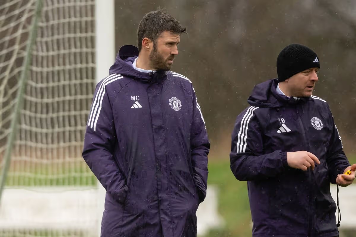 Lối chơi United trở nên cân bằng và chủ động hơn.