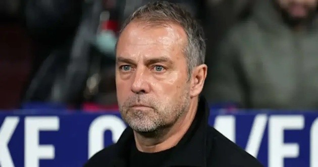 Flick và các học trò đến Anh sớm hơn dự kiến.