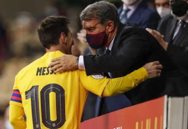 Câu chuyện giữa Joan Laporta và Messi làm dậy sóng nội bộ Barca.