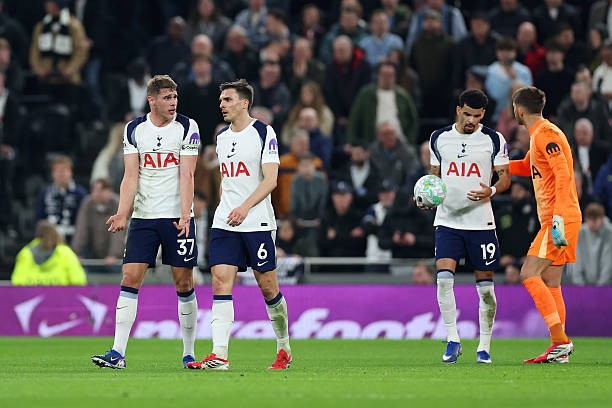 Tottenham thậm chí đang đối mặt với viễn cảnh xuống hạng. 