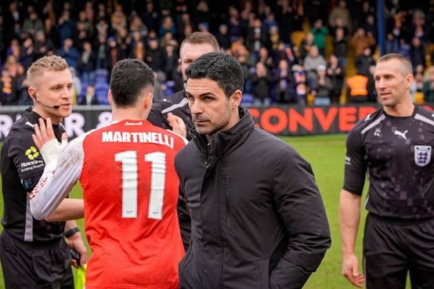 Mikel Arteta lo sốt vó vì 5 tổn thất mới sau trận thắng Mansfield.