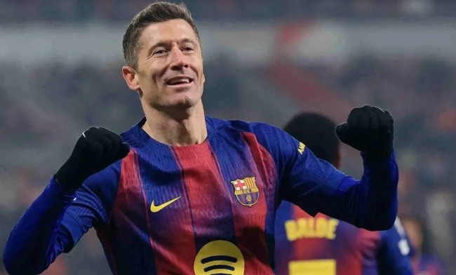 Lewandowski là vũ khí lợi hại của Barca trước Newcastle.