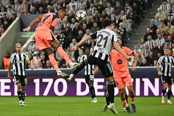 Barca chuẩn bị tái đấu Newcastle trong khuôn khổ vòng 16 đội.