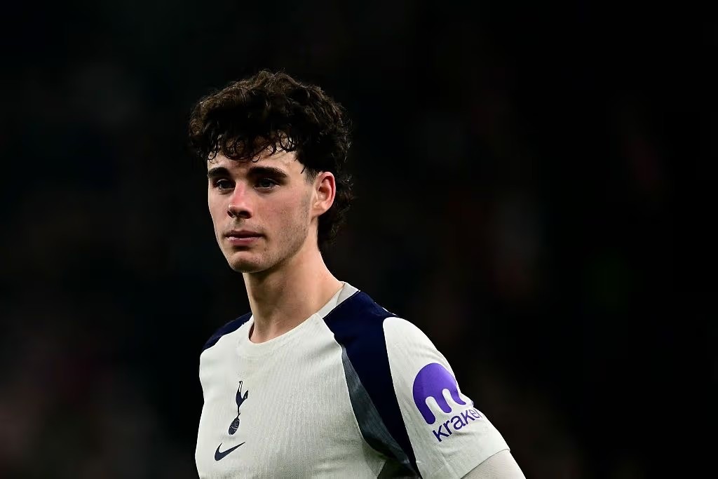 Archie Gray cam kết gắn bó với Tottenham ngay cả khi CLB xuống hạng.