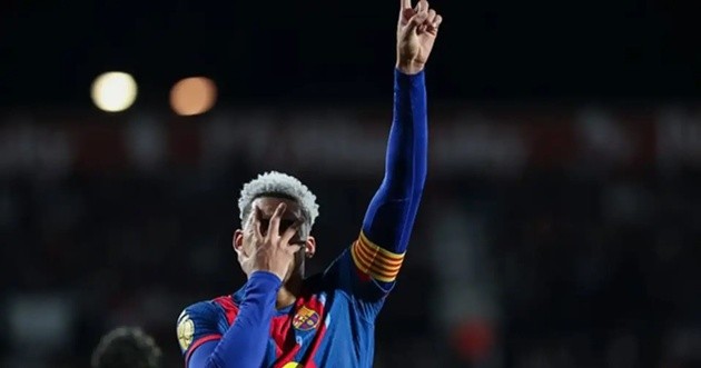 Araujo có thể rời Barca.