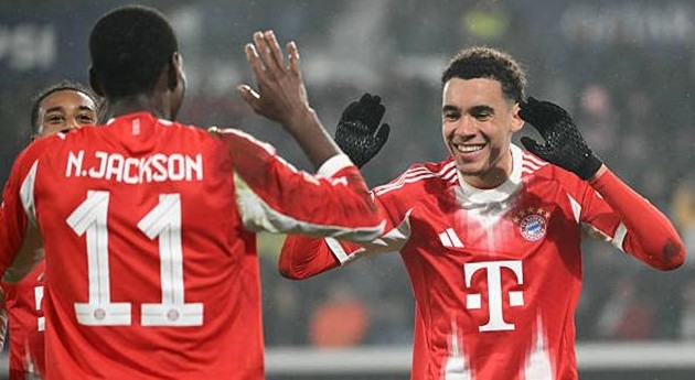 Bayern Munich coi như đặt một chân vào vòng tứ kết Champions League.