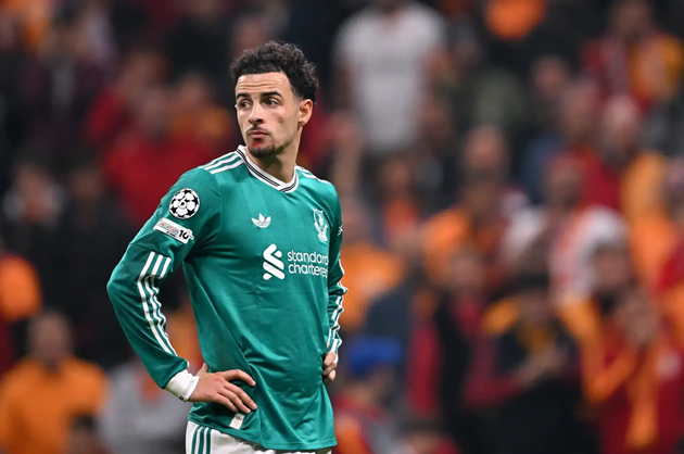 CĐV Liverpool đồng loạt lên tiếng về sự vắng mặt của Curtis Jones trong trận thua Galatasaray.