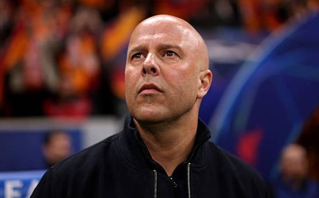 Arne Slot sẽ phải thay đổi nhiều điều ở trận lượt về với Galatasaray.