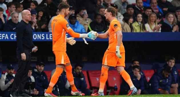  Kinsky có màn trình diễn thảm họa và bị thay ra sớm.