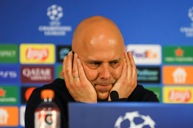 Slot nhận nhiều chỉ trích sau thất bại của Liverpool ở cúp C1.