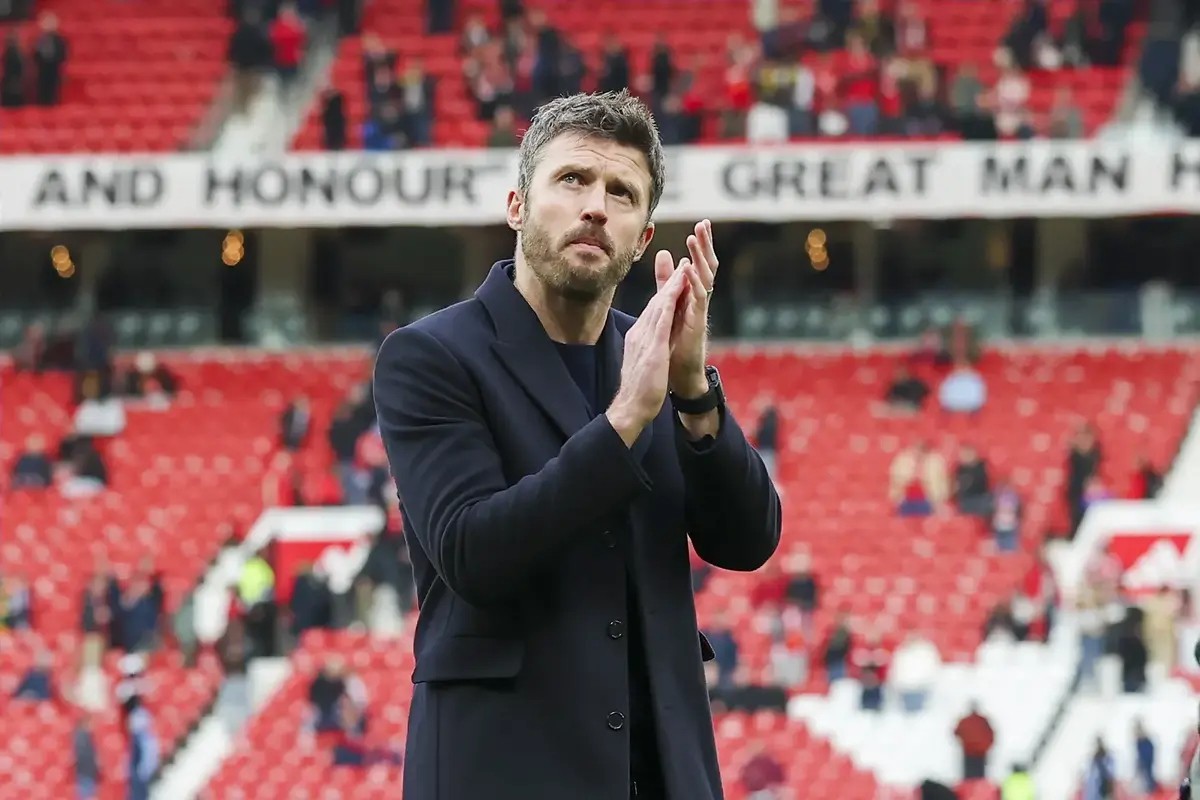 Carrick khởi đầu tích cực nhưng United dần lộ vấn đề.