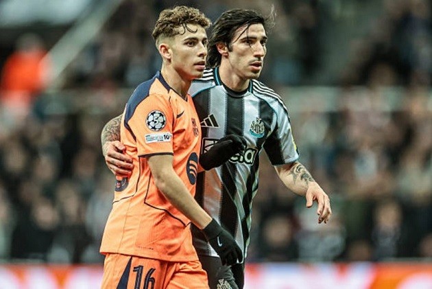 Tonali - (6.2): Xử lý bóng tốt, châm ngòi cho bàn thắng nhưng phải chơi dè chừng sau tấm thẻ vàng.