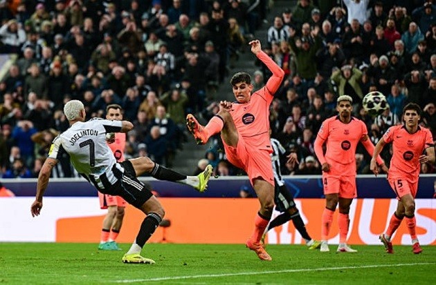 Joelinton - (6.5): Tranh chấp mạnh mẽ, thể lực sung mãn và kiểm soát rất tốt sự máu lửa của mình trên sân.