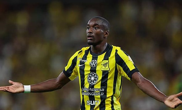 Moussa Diaby nằm trong tầm ngắm của Liverpool.