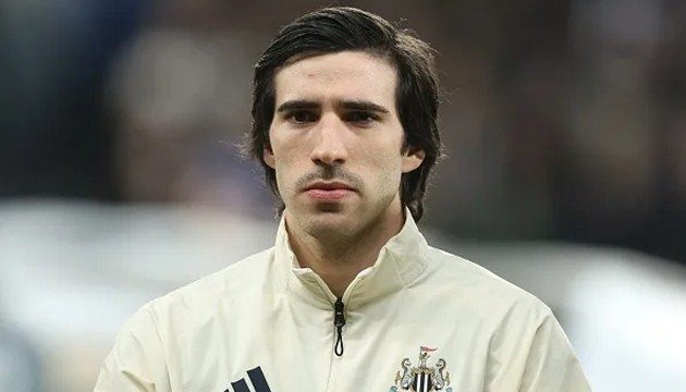 Man United theo sát thương vụ Sandro Tonali.