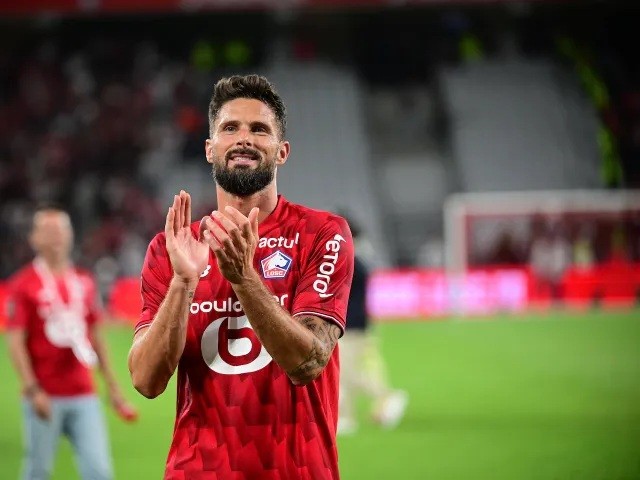 Giroud vẫn đang chinh chiến năng nổ.