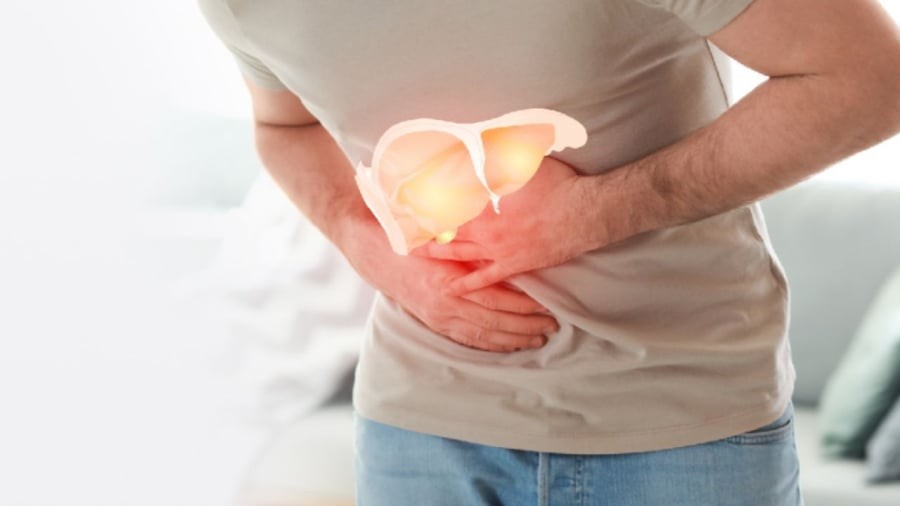 Gan nhiễm mỡ có thể gây ra tình trạng đau hoặc tức vùng hạ sườn.