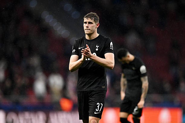 Van de Ven chia sẻ về bầu không khí ảm đạm ở Tottenham. 