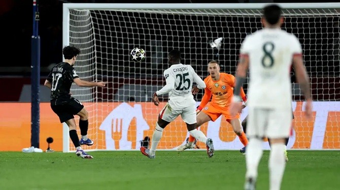 Filip Jorgensen (3/10): Gần như biếu không cho PSG một bàn thắng, sau đó không thể cản phá cú dứt điểm thứ hai của Kvaratskhelia dù đã chạm được tay vào bóng.