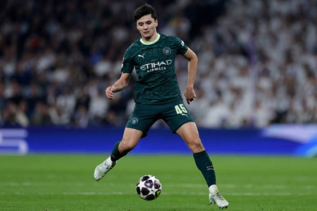 Abdukodir Khusanov (5.9): Tỏ ra non nớt và bị Vinicius Jr khuất phục hoàn toàn dù sở hữu tốc độ tốt. Hậu vệ này liên tục thất thế trong các pha tranh chấp tay đôi và trở thành điểm yếu bị đối phương khai thác.