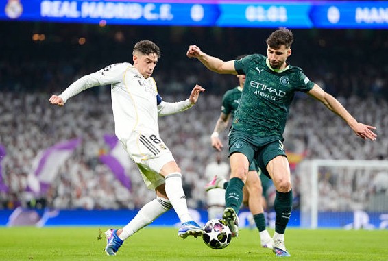 Ruben Dias (6.0): Có vài đường chuyền dài sắc nét lúc đầu nhưng mắc lỗi vị trí nghiêm trọng, đặc biệt là bàn thua thứ ba. Một trận đấu đáng quên khi anh không thể chỉ huy hàng thủ đứng vững trước sức ép.