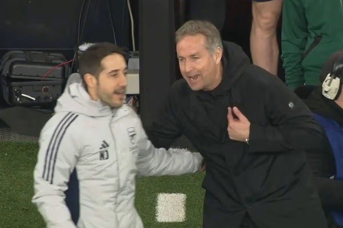  Hjulmand và Jover đã có đoạn trao đổi ngắn.