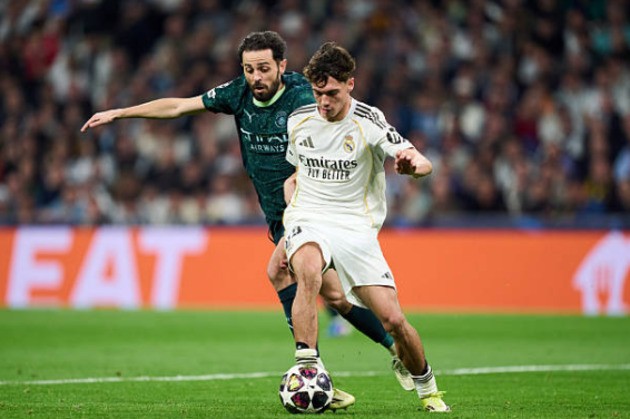Bernardo Silva (5.7): Thi đấu mờ nhạt hơn hẳn so với phong độ thường thấy. Dù có vài đường chuyền tạo cơ hội và một cú dứt điểm ở phút 19, Silva nhìn chung không để lại nhiều dấu ấn lên lối chơi tập thể.