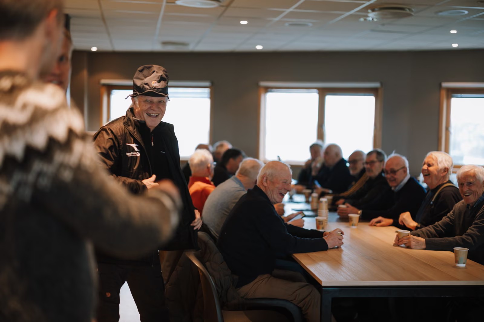 Harald Berg tại buổi “bàn cà phê” của các cựu cầu thủ. Ảnh: Marthe Molstre/The Guardian.