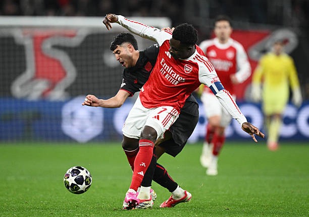 Bukayo Saka - 6.3 điểm: Có một ngày thi đấu dưới sức và tỏ ra khá lạc nhịp. Dù có nhiều khoảng trống hơn thường lệ, anh lại thiếu đi sự quyết đoán trong các pha đi bóng đối đầu với Grimaldo. Việc bị rút ra nghỉ nhường chỗ cho Madueke là quyết định hoàn toàn hợp lý.